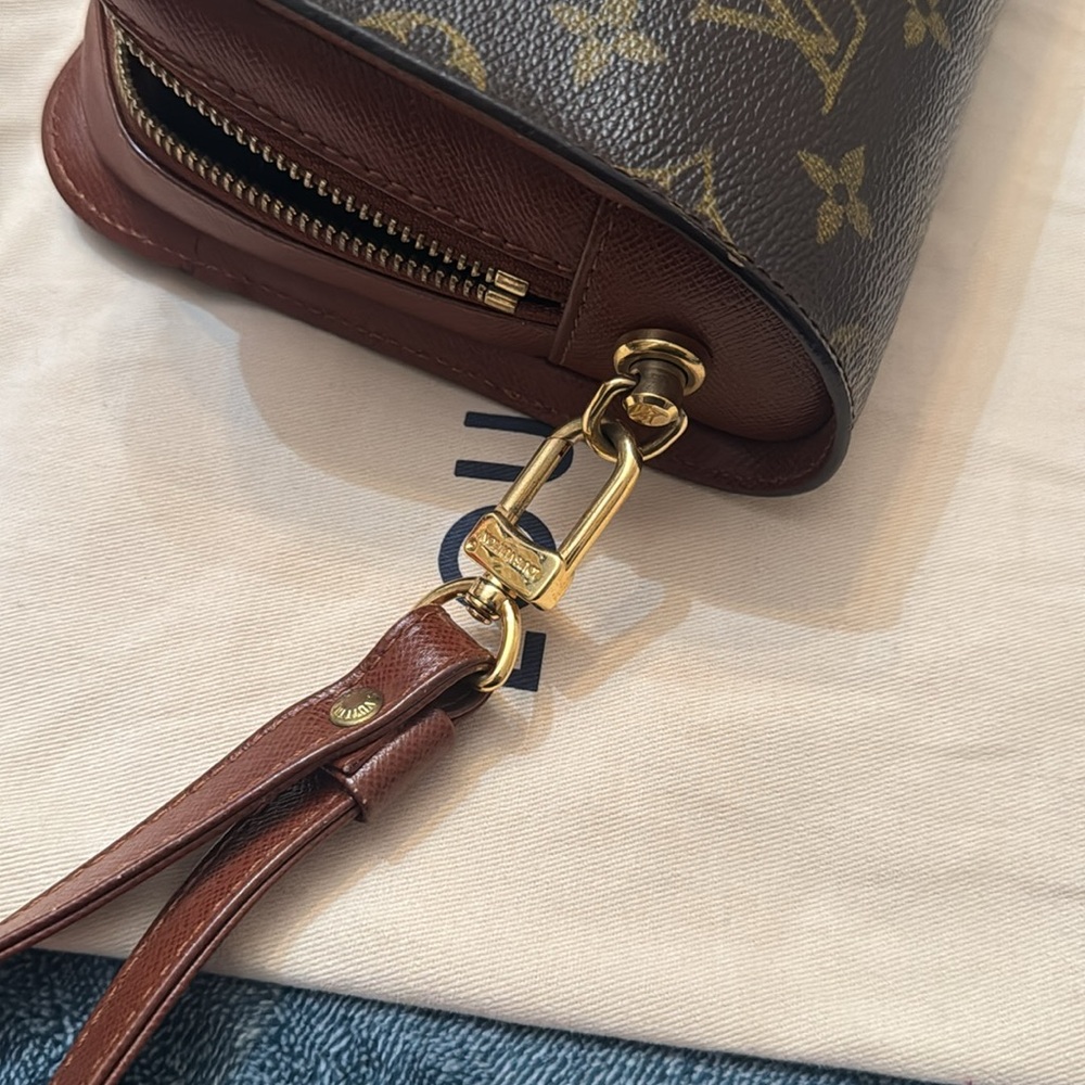 LV Wristlet Vintage EUC no rust no peeling! - Picture 8 of 8